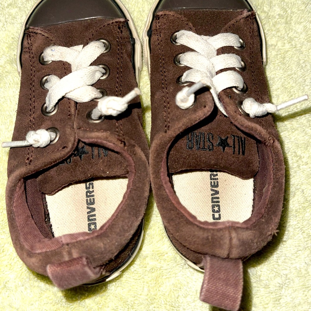 ⚡️HOST PICK⚡️ “CONVERSE” ALL-STAR BOYS BROWN LACE- UP SNEAKER, SIZE 9 (U.S.)